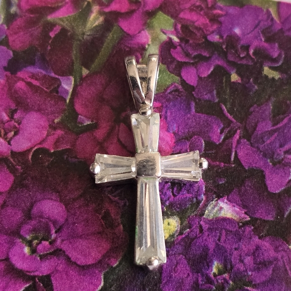 Sparkly cross pendant clear gems Sterling Silver 925 religious christian - Picture 11 of 11